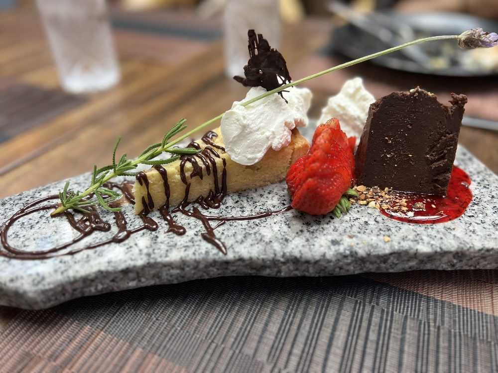 Strada Eateria & Bar