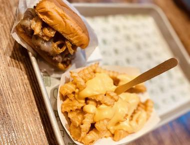 Shake Shack 6201 Hollywood - Hollywood & Gower
