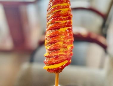 Two Hands Hotdog